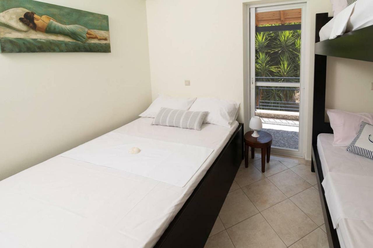 Seaview Flat Steps To The Beach Karavostasi  ภายนอก รูปภาพ